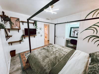 Stylish House with Pool, Firepit, Tv in every room Main Photo