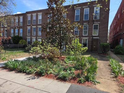 Master BR suite with fireplacespacious closets an Main Photo
