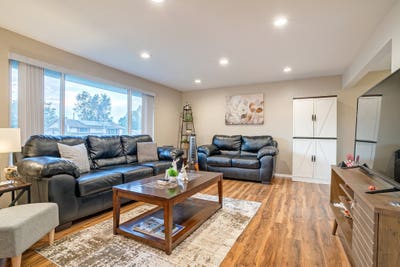 Room in a large shared homegreat neighborhoodfrie Main Photo