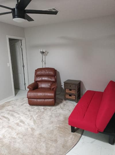 Studio With Private Entrance In Townhouse $650 Main Photo