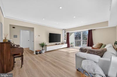 Glenhardie Condominiums Main Photo