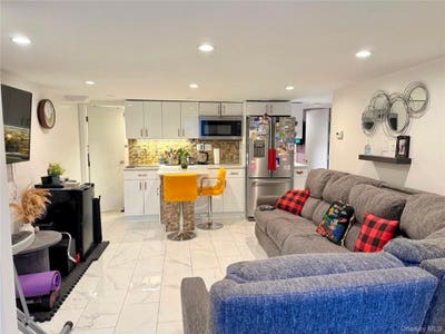 BR available in spacious brooklyn house Main Photo