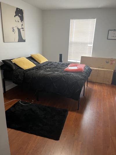 Private bedroom in Townhome  Main Photo