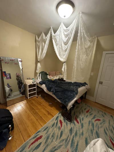 Spacious Room on Mission Hill Main Photo