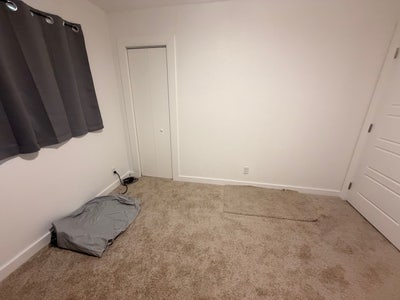 Looking for roommate Main Photo