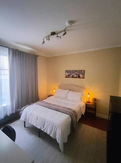 Private Bedroom ASTORIA near to N and R trains Main Photo