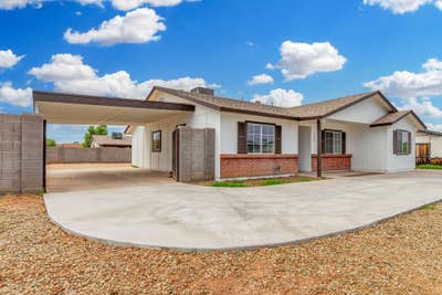 Mesa Home with Secure Parking & Private Bathrooms Main Photo