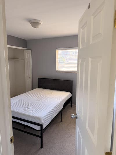 Private room for rent with pool Main Photo