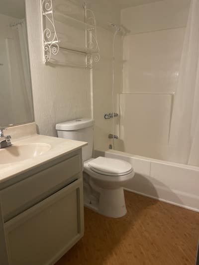 Private bathroom, bedroom, pantry, full size refr, Main Photo