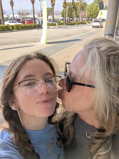 Student with two jobs needs Canoga Park room Main Photo