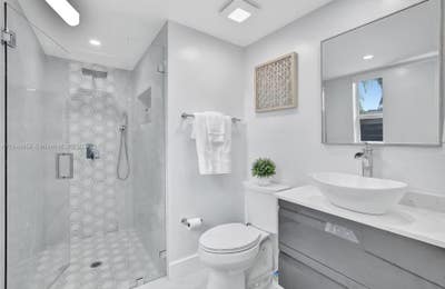 Furnished master - private entrance Main Photo