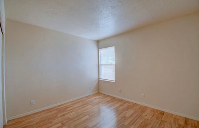 2 private bedrooms and bathroom in house in NE  Main Photo