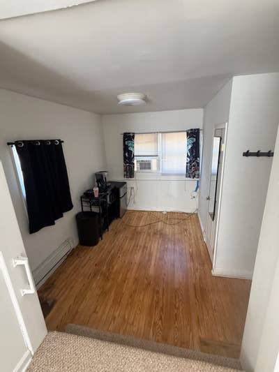 Bright and Quiet Room for Rent Main Photo