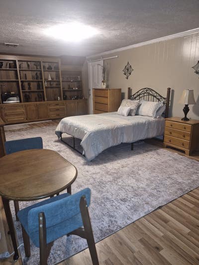 Large room with Private entrance Main Photo