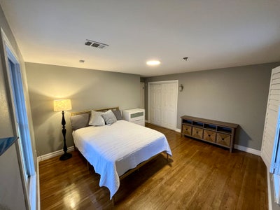 Large bedroom with Garage and Private Bath Main Photo