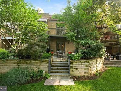 Room available in amazing 3BR Townhouse Main Photo