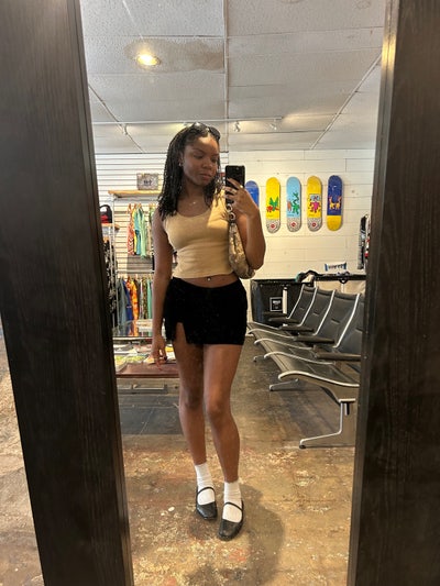 Professional Female seeks a small or large room Main Photo