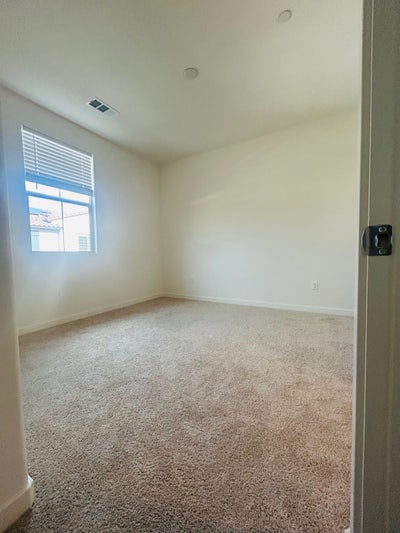 Private Bedroom & En Suite in New Gated Condo Main Photo