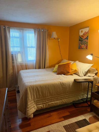 Completely furnished, well maintained room!  Main Photo