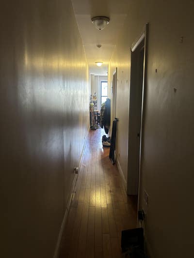 Room available in 3 bedroom apt Main Photo