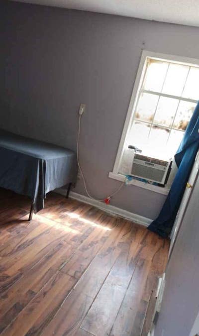 Looking to rent a room  Main Photo