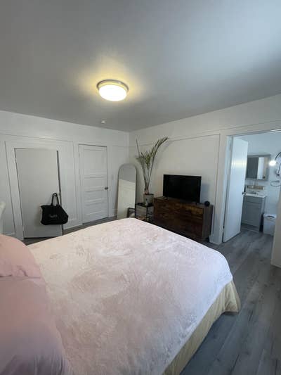  room with private bathroom and parking Main Photo