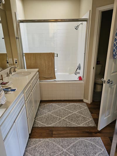 Master Bedroom avail. for a responsible female Main Photo