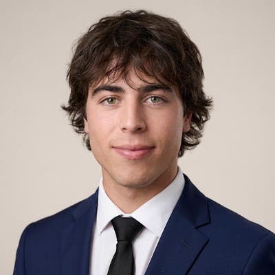 Professional Male seeks a small or large room Main Photo