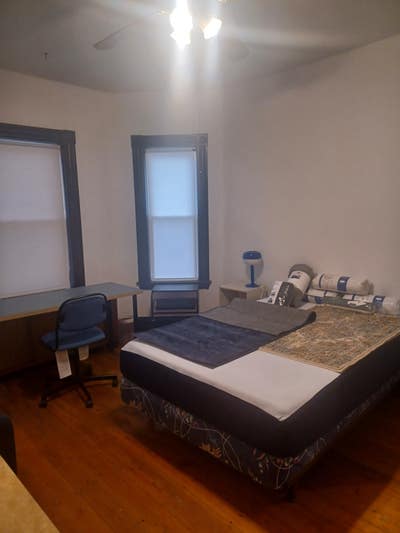 $1100 Large Furnished Room/utilities Included Main Photo