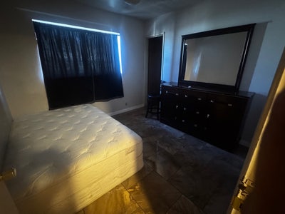 Looking for roommates  Main Photo