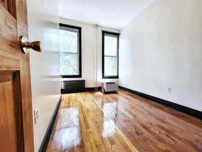 2 1,100$ Rooms May 1 Brooklyn, 1 May-June Sublet Main Photo