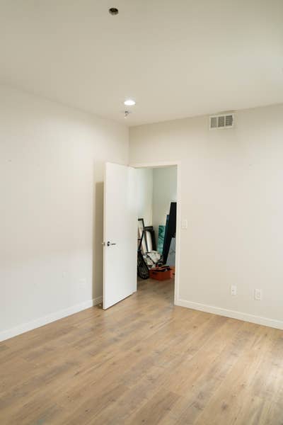 Roommate Wanted – Quiet, Clean Living Space (Burba Main Photo