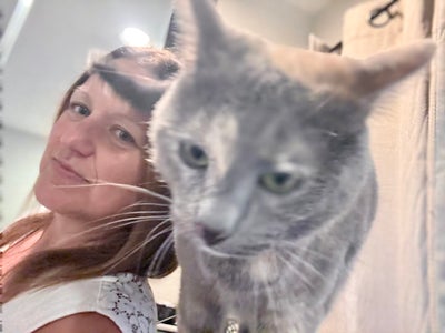 Full time nurse looking for a place Main Photo