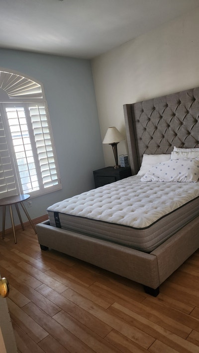 Looking for simple and reliable roommate  Main Photo