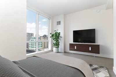 Master bedroom in LIC lease takeover starting 6/29 Main Photo