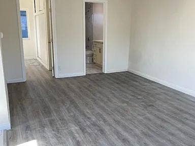 Move-In Ready Apartment Near Transit & Shops. Main Photo