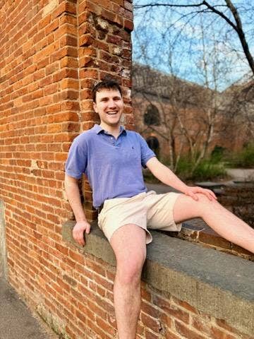 I’m a working professional in tech/sales, b... Main Photo