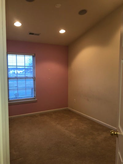 Room for Rent in a clean, quiet townhouse Main Photo