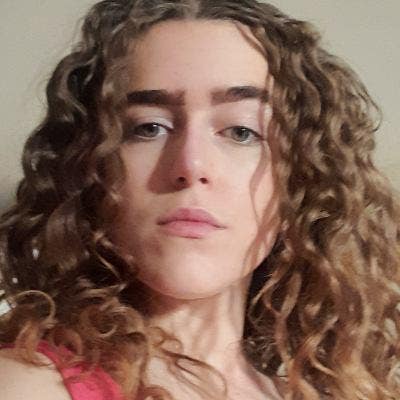 Hi, I’m Dimana. I’m coming to NYC on a Wo... Main Photo