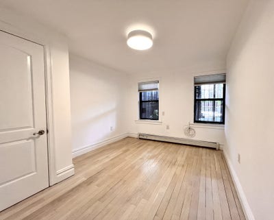 Private bedroom in renovated Bed-Stuy townhouse  Main Photo