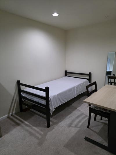 Room w/bath & utilities included - for rent Main Photo