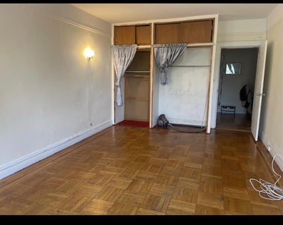 Large unfurnished room  Main Photo