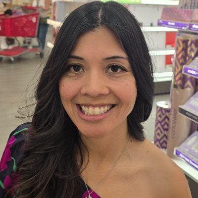 Professional Female seeks a large room Main Photo