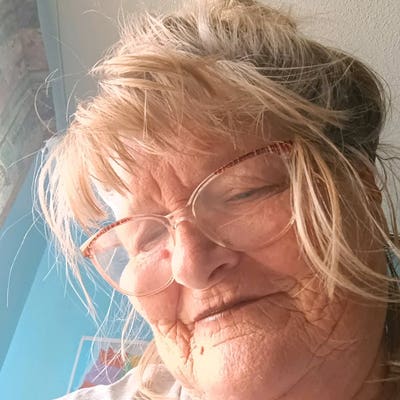 Quiet female seeking room in Las Vegas  Main Photo