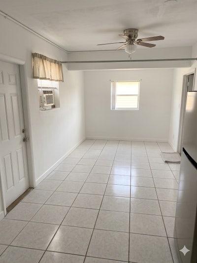 Efficiency for Rent Main Photo