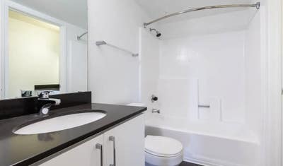 Long beach apartment with amenities  Main Photo