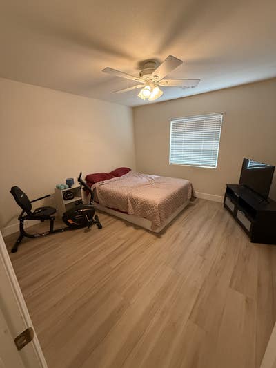 Room in quiet neighborhood  Main Photo