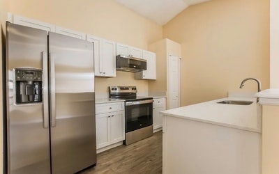 Looking for a roommate/s Main Photo