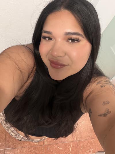 Female student looking for a room in 91342 Main Photo