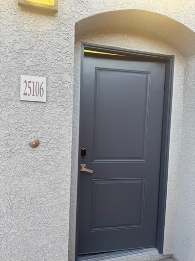 Large room influent with private bathroom Main Photo